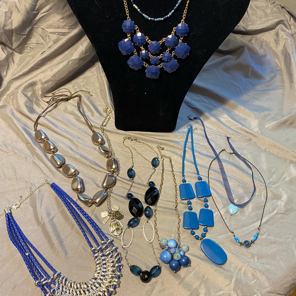 10pc. Jewelry lot - necklaces